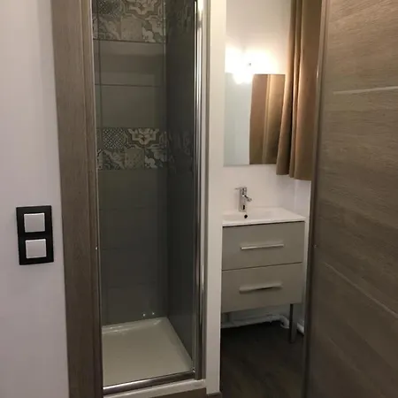 Les Mouettes, A Moins De 50 Metres De La *