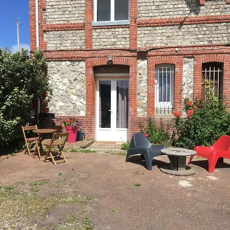 Les Mouettes, A Moins De 50 Metres De La Veulettes-sur-Mer